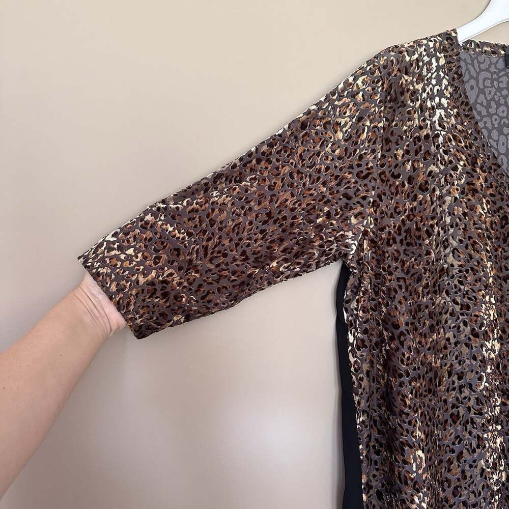 Karen Kane 1X Leopard Velvet Burnout V-neck 3/4 Sleeve Fall Top Animal USA Modes - Picture 5 of 6